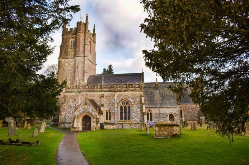 outside-view-avebury-St-James-church