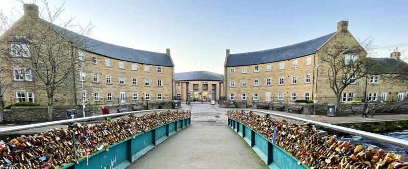 Bakewell-bridge-with-padlocks-on-both-sides