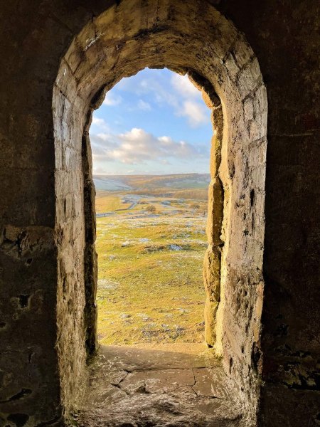 solomons-temple-grinlow-tower-view-through-the-window-buxton