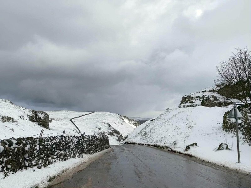 drive-from-buxton-to-castleton-steep-hills