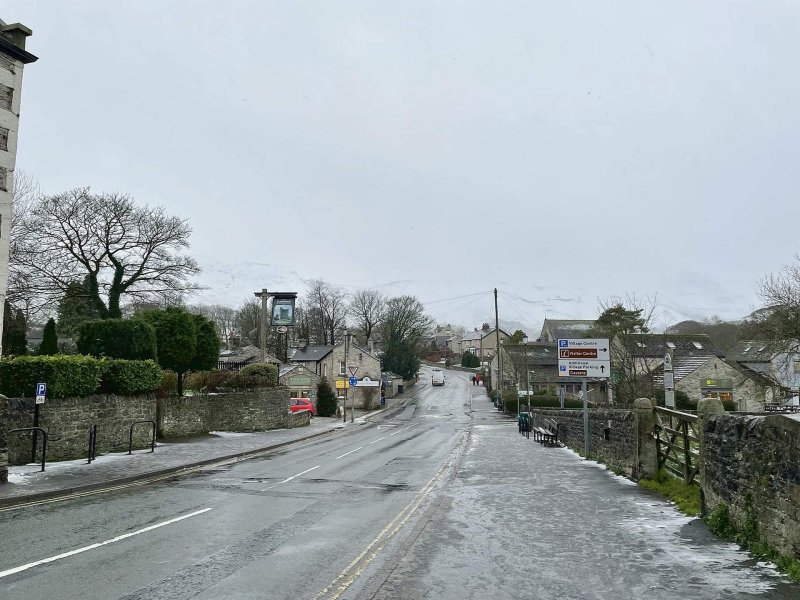 picture-of-castleton-town-peak-district