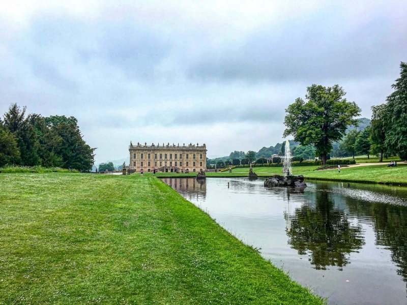 view-of-chatsworth-house-and-water-feature