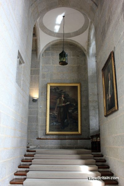 Castle-Drogo-inner-halls