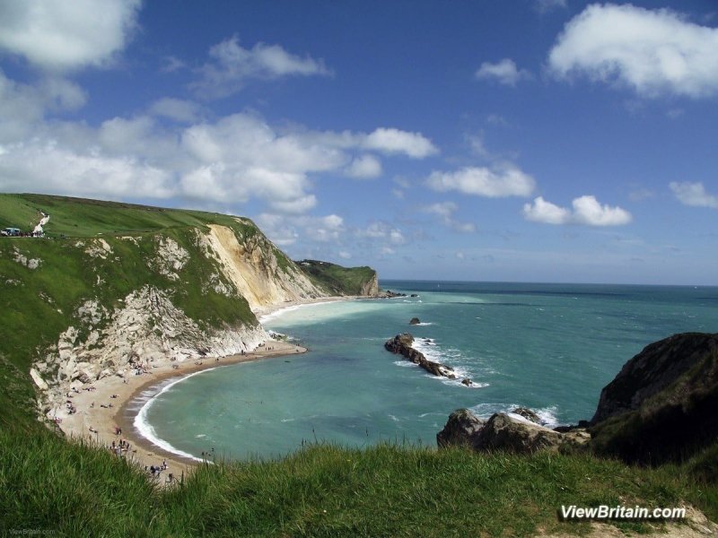 Beach-east-of-Durdle-Door-Limestone-arch-Lulworth-Dorset-England-min