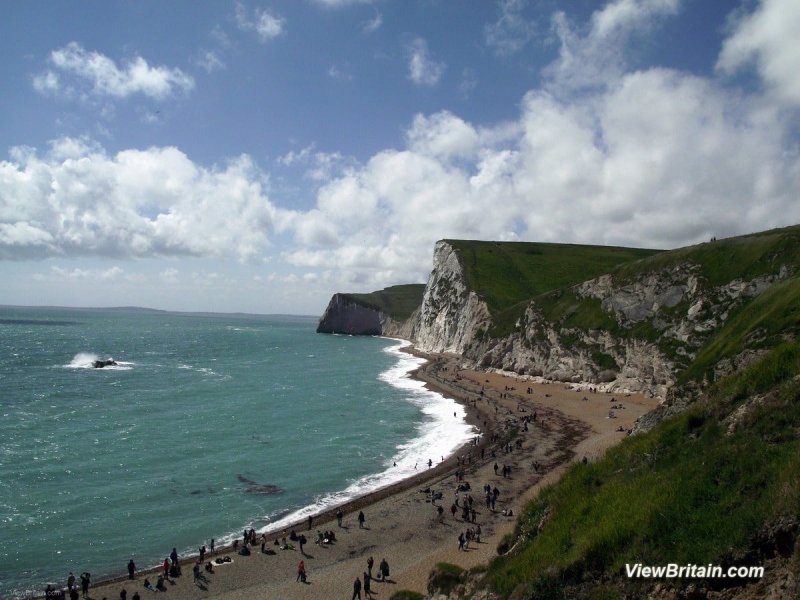 Chalk-Cliffs-near-Durdle-Door-Lulworth-Dorset-England-min