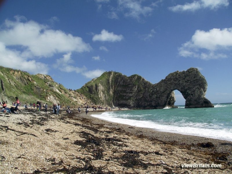 Durdle-Door-Beach-in-Lulworth-Dorset-England-min