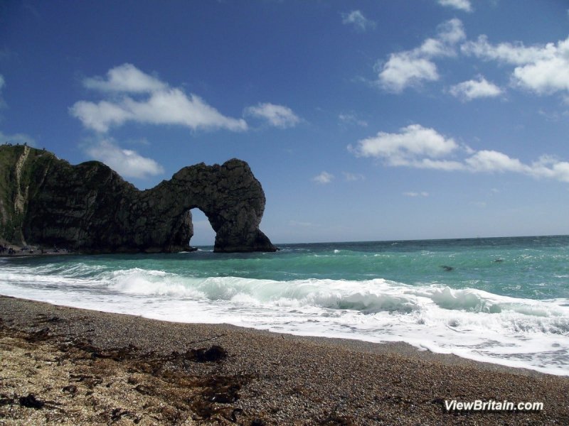 Durdle-Door-Beach-west-of-limestone-arch-Dorset-England-min