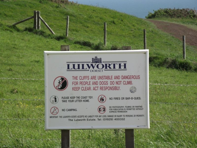cliffs-are-unstable-sign-at-durdle-door-min