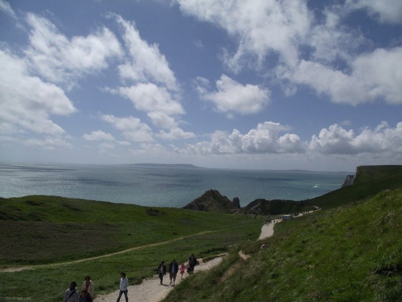 the-walk-to-durdle-door-beach-from-durdle-door-car-park