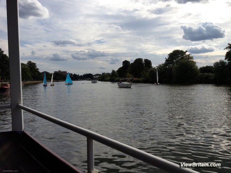 Boat-Leaving-From-Kingston-for-Hampton-Court