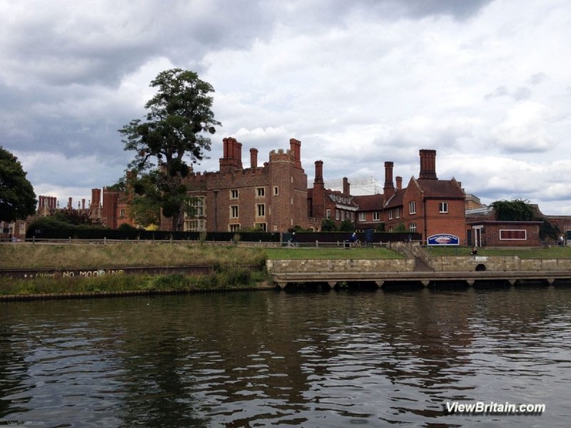 Hampton-court-boat-landing-stage