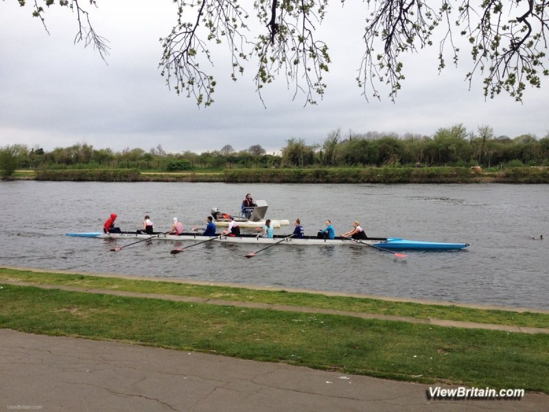 Rowing-boats-at-River-Thames-Kingston-Surrey-UK