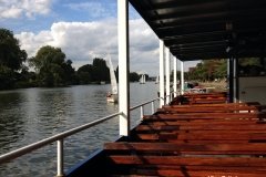 Boat-Leaving-Queens-Promenade-for-Hampton-Court