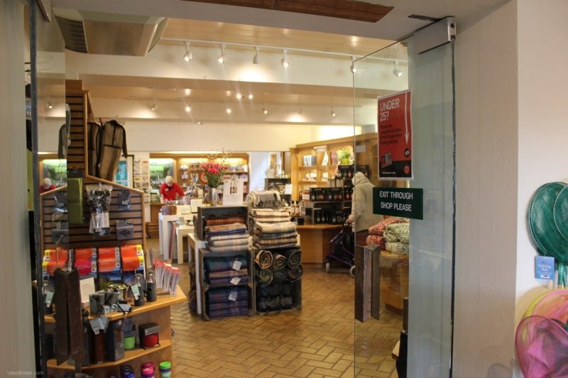 1_gift-shop-at-lydford-gorge