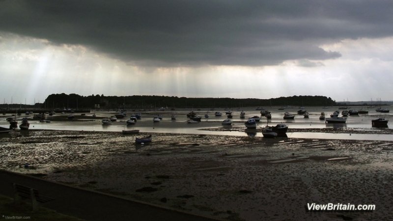 Poole-Harbour-when-sea-recedes-cloudy-day