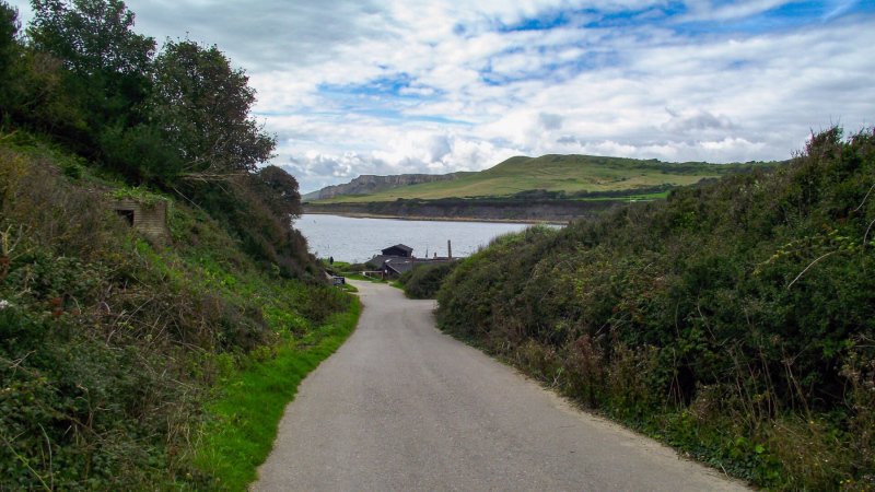 Kimmeridge_bay-approach-road