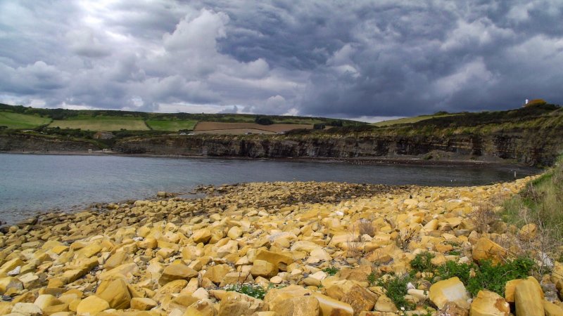 Kimmeridge_bay-beach-rocks