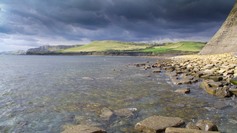 Kimmeridge_bay-rocky-beach