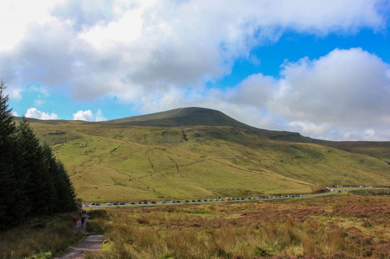 05-on-street-parking-near-storey-arms-pen-y-fan-corn-du-brecon-beacons-2