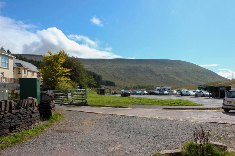 1-storey-arms-outdoor-centre-near-pen-y-fan