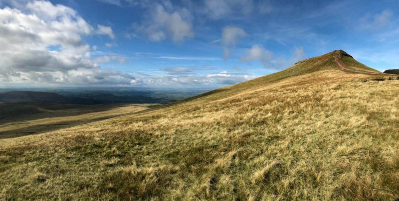 corn-du-peak-way-down-from-pen-y-fan