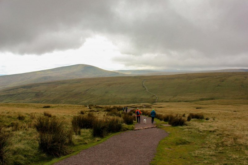 long-winding-route-climbing-corn-du-and-pen-y-fan-mountain-2