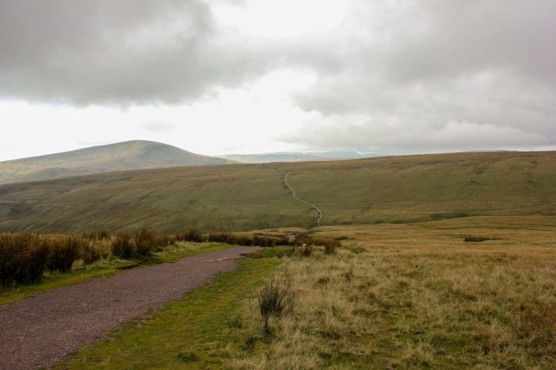 long-winding-route-climbing-corn-du-and-pen-y-fan-mountain