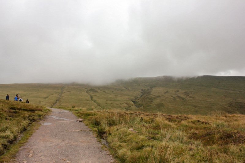 low-clouds-pen-y-fan-corn-du-mountain-hike