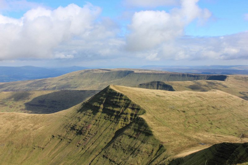 view-of-cribyn-peak-from-pen-y-fan-mountain-2