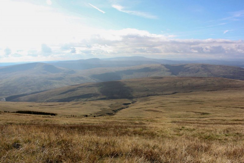 walk-down-from-pen-y-fan-corn-du-mountain-brecon-beacons-3