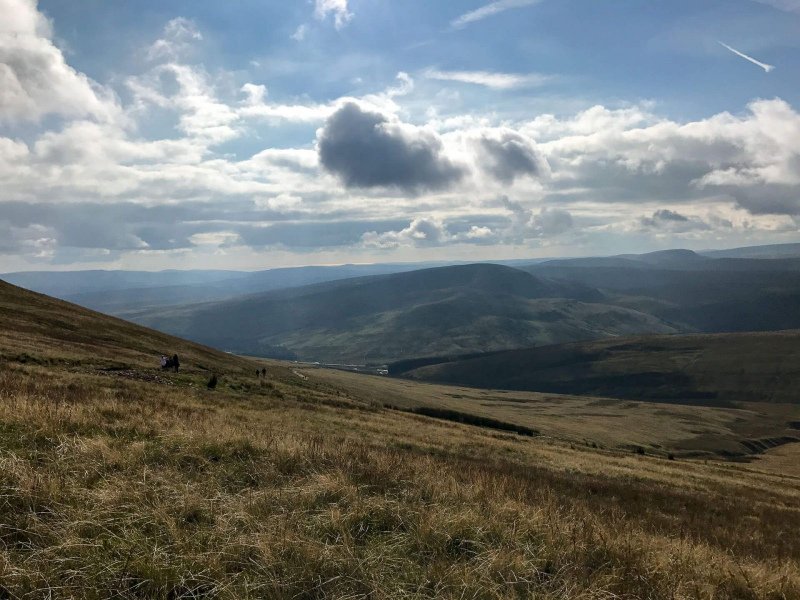 walk-down-from-pen-y-fan-corn-du-mountain-brecon-beacons