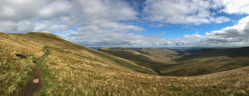 walk-down-from-pen-y-fan-peak-to-car-park