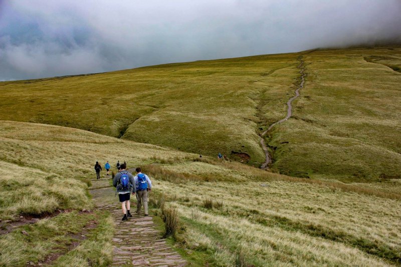 winding-path-to-corn-du-mountain-and-hikers-brecon-beacons