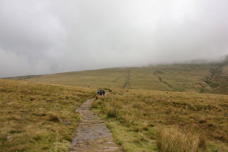 winding-rocky-path-up-to-corn-due-pen-y-fan