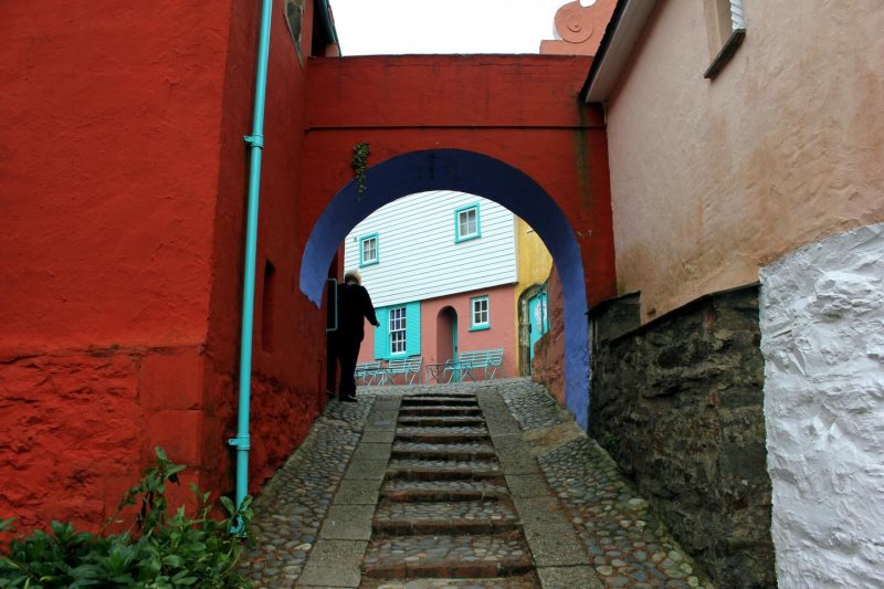 european-themed-alleways-portmeirion