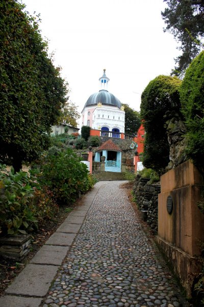 portmeirion-pebbled-path