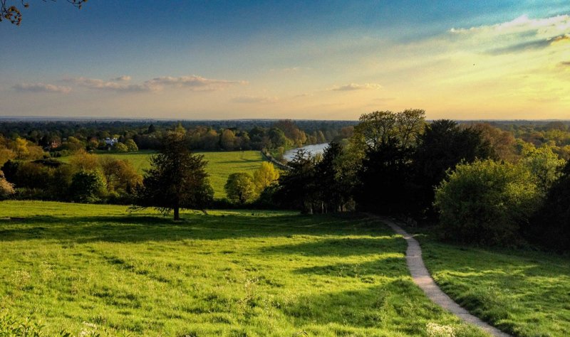 panoramic-views-of-river-thames-richmond-london