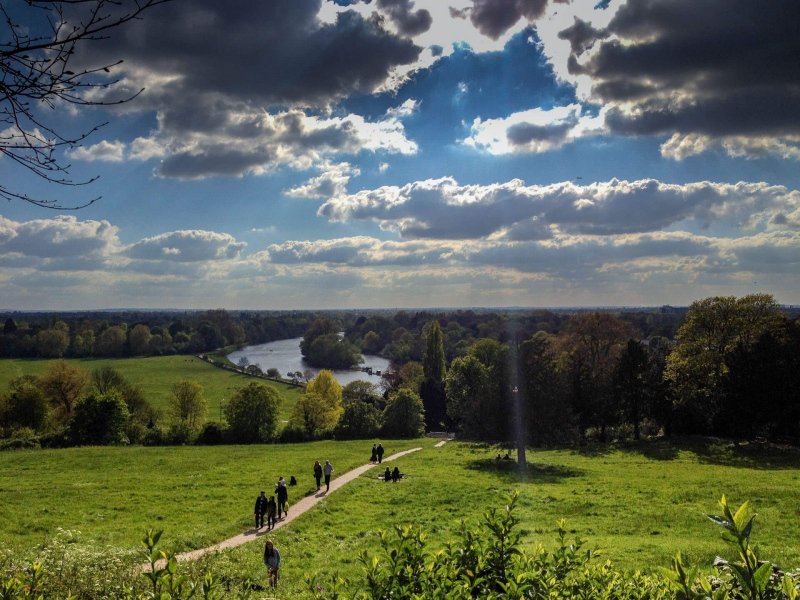 panoramic-views-of-river-thames-richmond