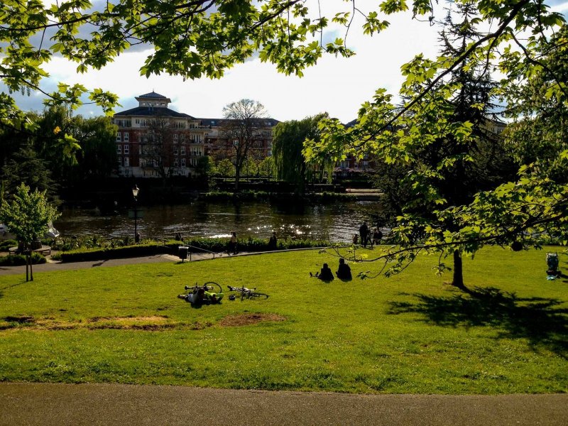 thames-river-richmond-picnic-by-the-river-2