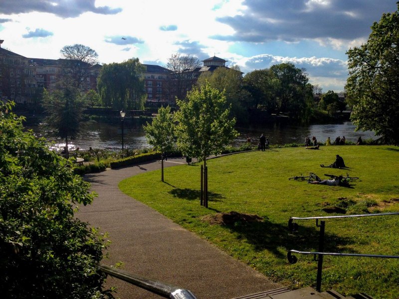 thames-river-richmond-picnic-by-the-river
