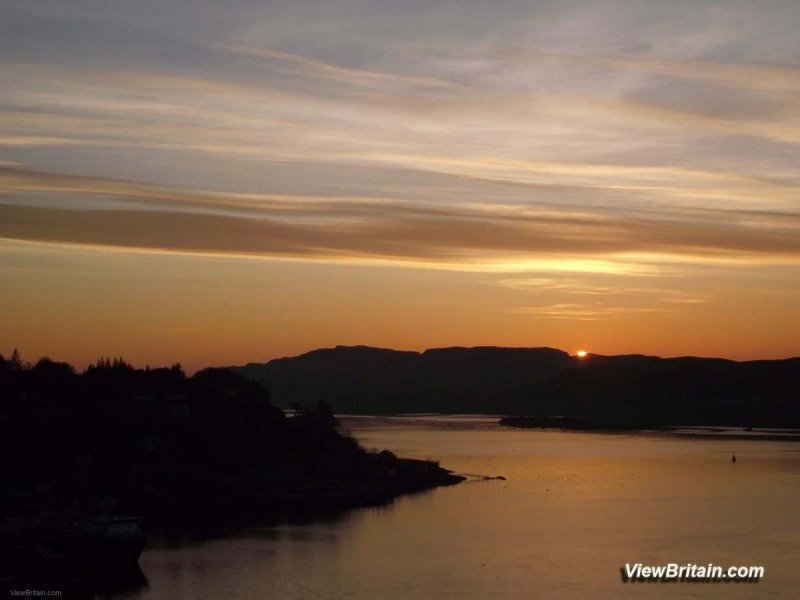 Oban-just-before-sunset-across-Oban-bay