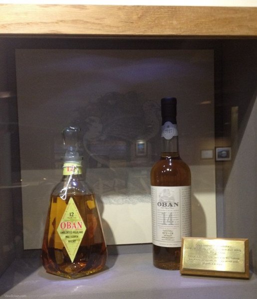 Oban-whiskey-bottle-display-in-Oban-distillery