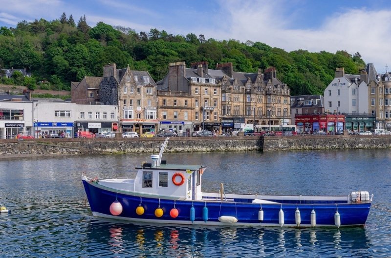 oban-bay-and-shops-oban-scotland