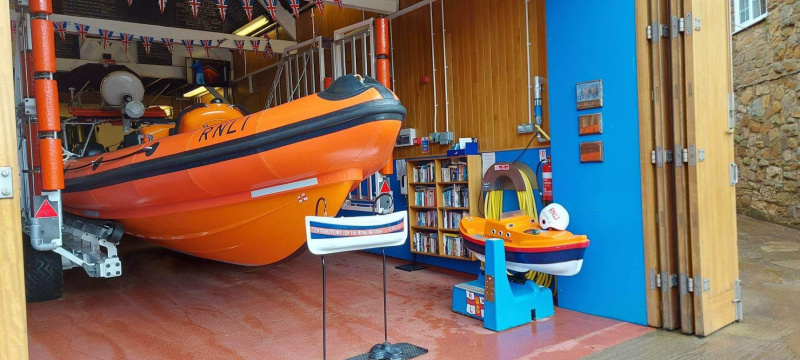 rnli-lifeboat-at-staithes-harbour