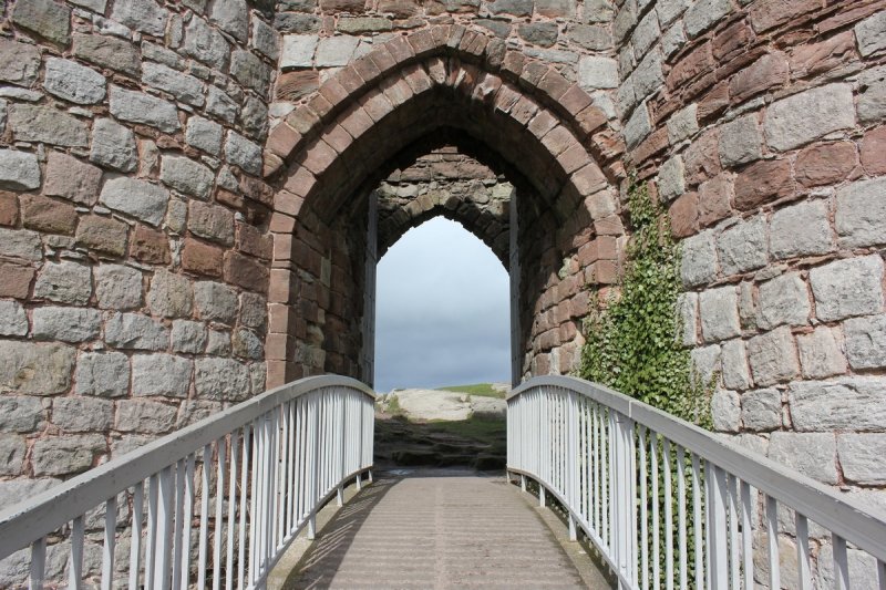 1_bridge-at-beeston-castle