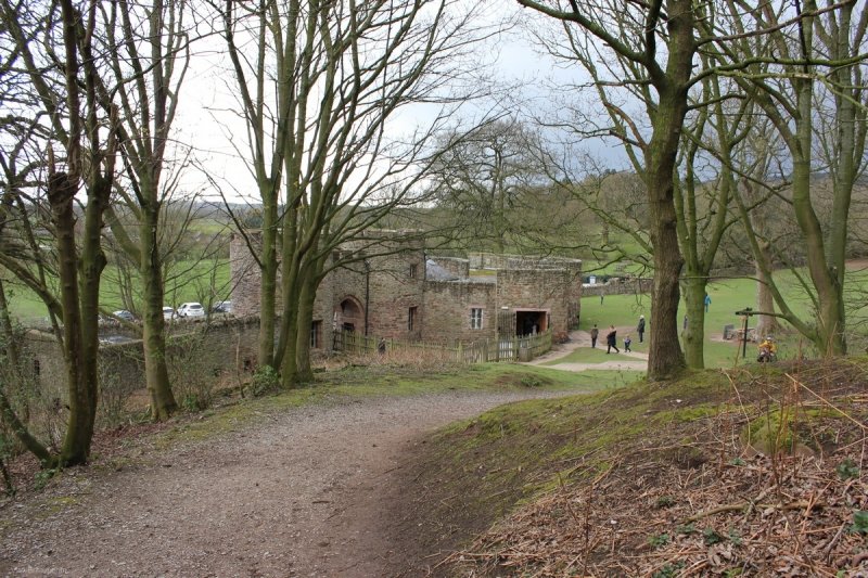 1_entrance-visitor-centre-at-beeston-castle