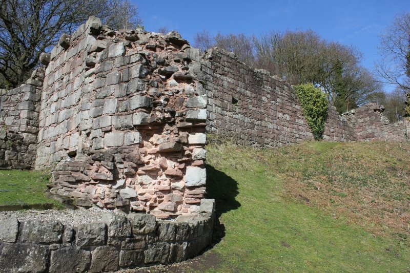 1_outer-ward-walls-remnants-at-beeston-castle
