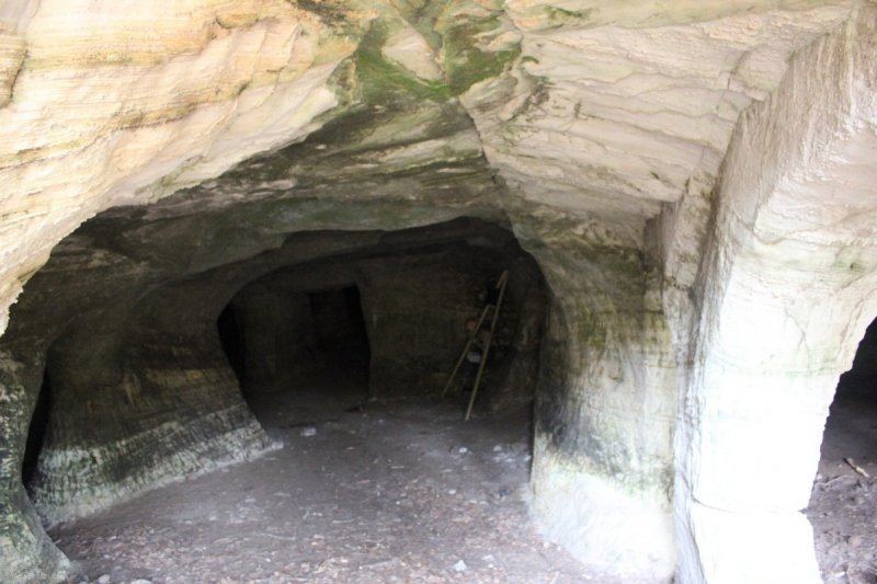 1_sandstone-caves-at-beeston-castle
