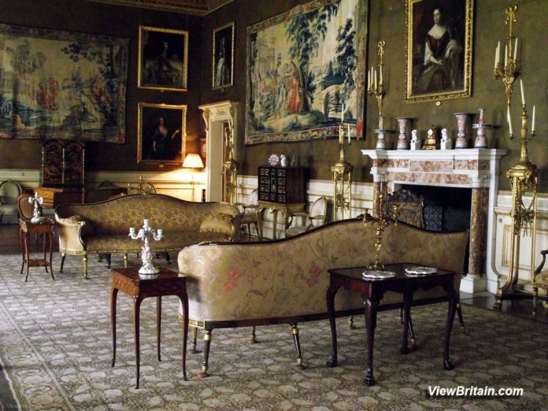 Gentlemens-after-dinner-lounge-at-Chirk-Castle-Wales