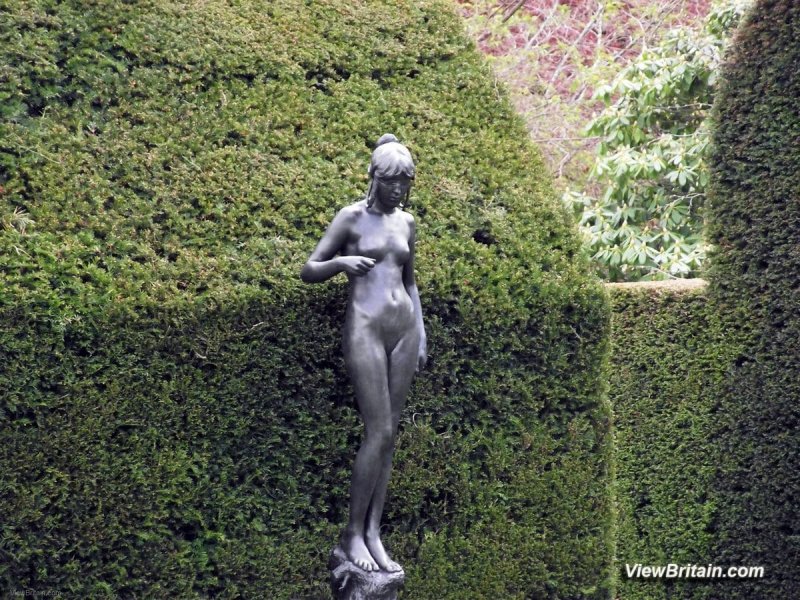 Statues-of-Blindfolded-Female-Chirk-Castle-Wales